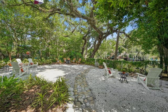 1204 E PARK CIRCLE, Tampa, FL 33604