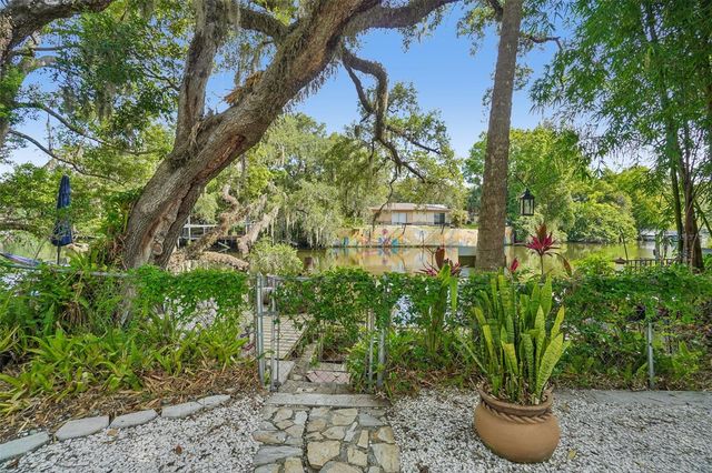 1204 E PARK CIRCLE, Tampa, FL 33604