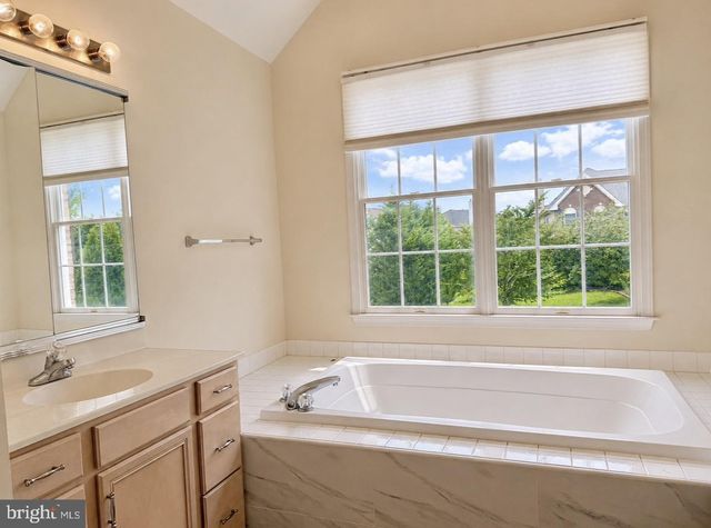 43520 LUCKETTS BRIDGE CIR, Ashburn, VA 20148