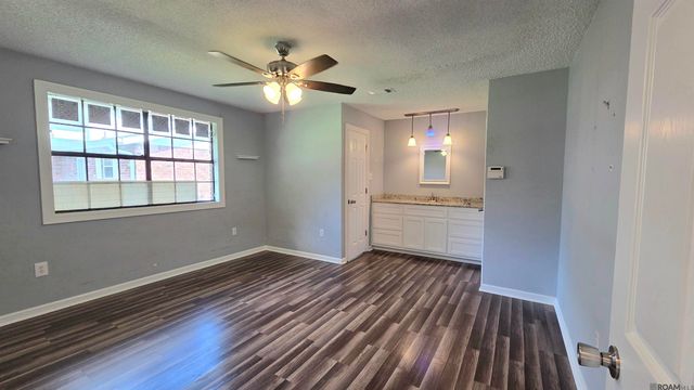 10052 Mint Dr, Baton Rouge, LA 70809