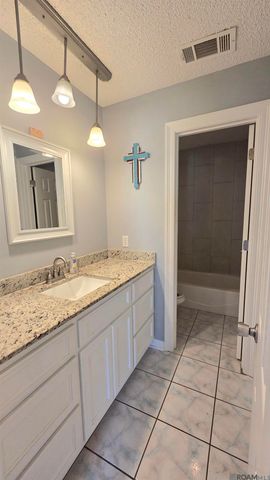 10052 Mint Dr, Baton Rouge, LA 70809