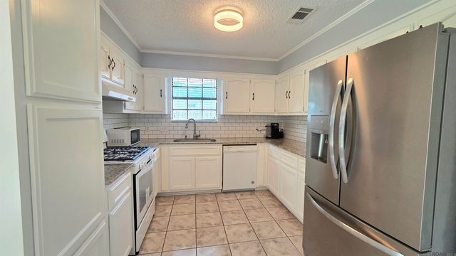 10052 Mint Dr, Baton Rouge, LA 70809
