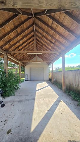 10052 Mint Dr, Baton Rouge, LA 70809