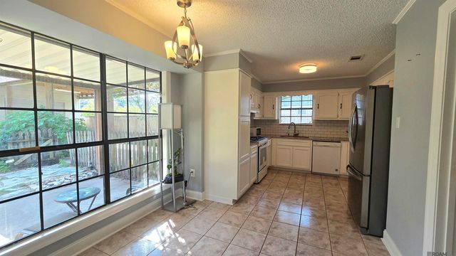10052 Mint Dr, Baton Rouge, LA 70809