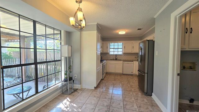 10052 Mint Dr, Baton Rouge, LA 70809