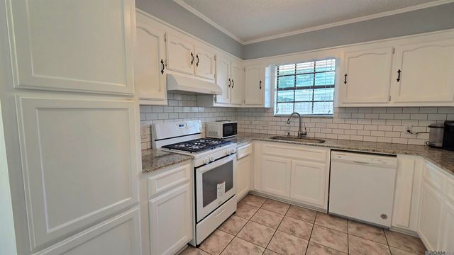 10052 Mint Dr, Baton Rouge, LA 70809