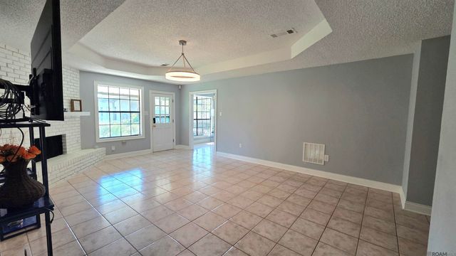 10052 Mint Dr, Baton Rouge, LA 70809