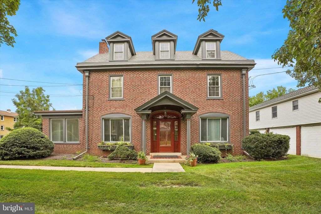 214 N MAIN ST, NORTH WALES, PA 19454 — exterior
