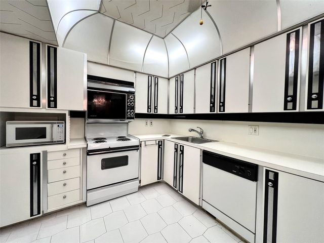 800 Cypress Grove Dr 106, Pompano Beach, FL 33069