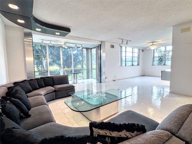 800 Cypress Grove Dr 106, Pompano Beach, FL 33069