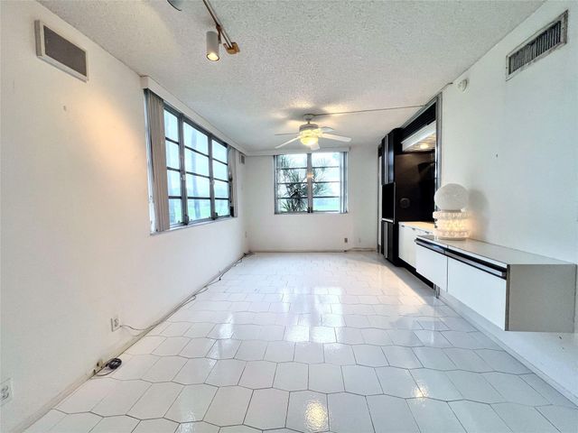 800 Cypress Grove Dr 106, Pompano Beach, FL 33069