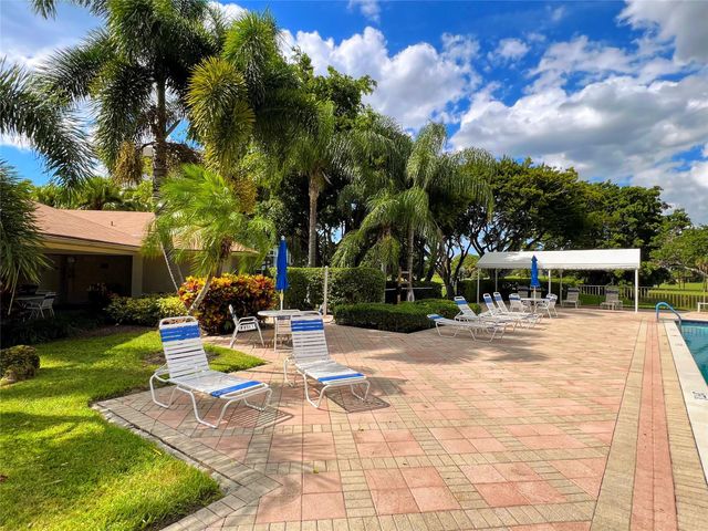 800 Cypress Grove Dr 106, Pompano Beach, FL 33069