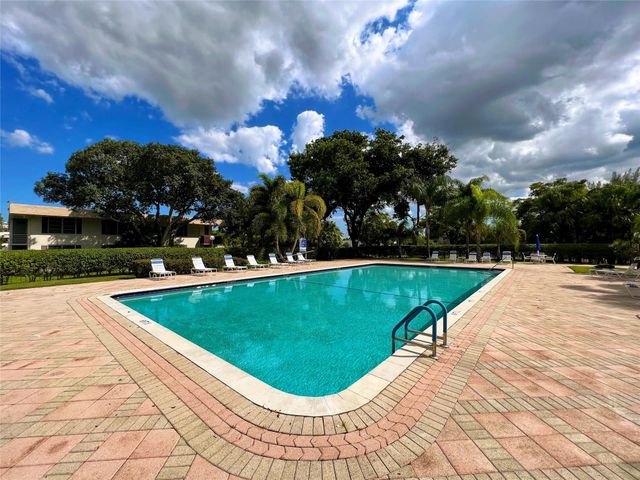 800 Cypress Grove Dr 106, Pompano Beach, FL 33069