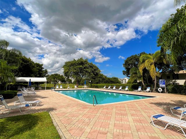 800 Cypress Grove Dr 106, Pompano Beach, FL 33069