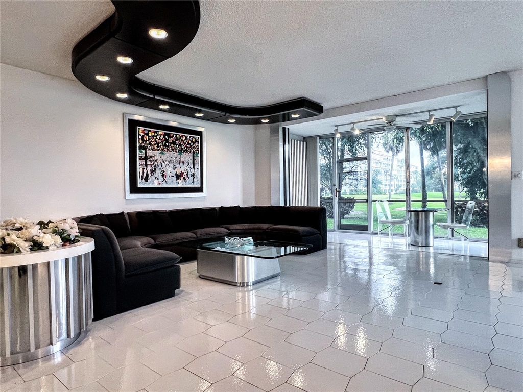 800 Cypress Grove Dr 106, Pompano Beach, FL 33069