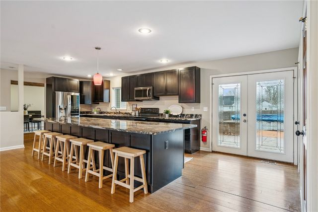 2944 Oakland Road NE, Cedar Rapids, IA 52402