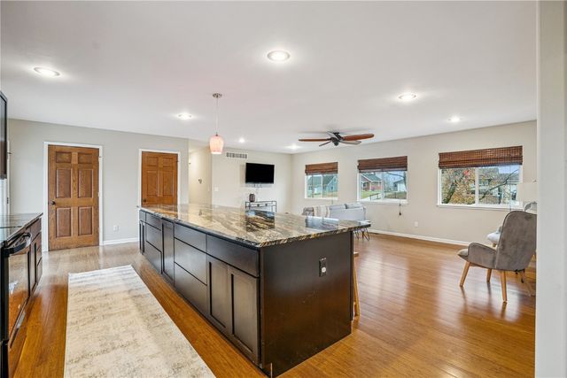 2944 Oakland Road NE, Cedar Rapids, IA 52402