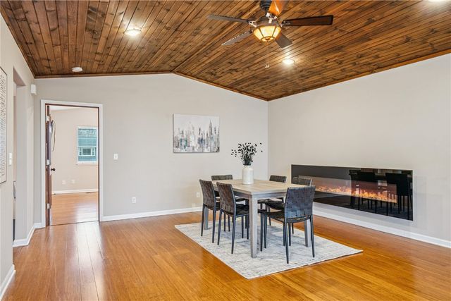 2944 Oakland Road NE, Cedar Rapids, IA 52402