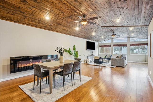 2944 Oakland Road NE, Cedar Rapids, IA 52402