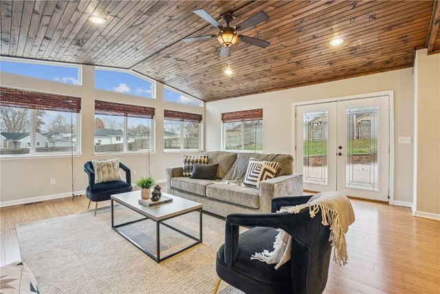 2944 Oakland Road NE, Cedar Rapids, IA 52402