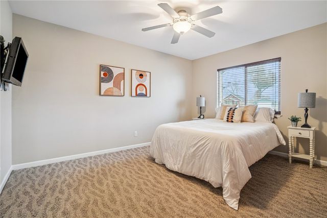 2944 Oakland Road NE, Cedar Rapids, IA 52402