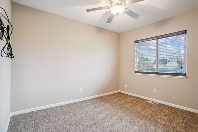 2944 Oakland Road NE, Cedar Rapids, IA 52402