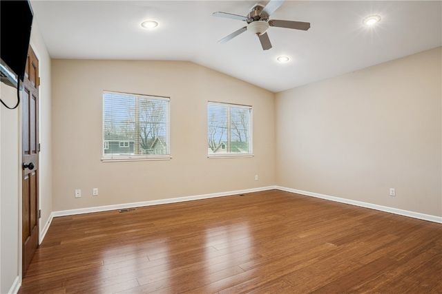 2944 Oakland Road NE, Cedar Rapids, IA 52402