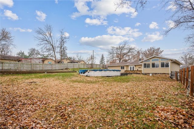 2944 Oakland Road NE, Cedar Rapids, IA 52402