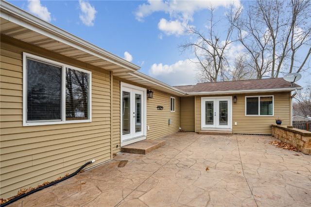2944 Oakland Road NE, Cedar Rapids, IA 52402