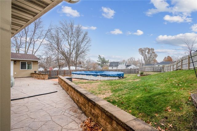 2944 Oakland Road NE, Cedar Rapids, IA 52402