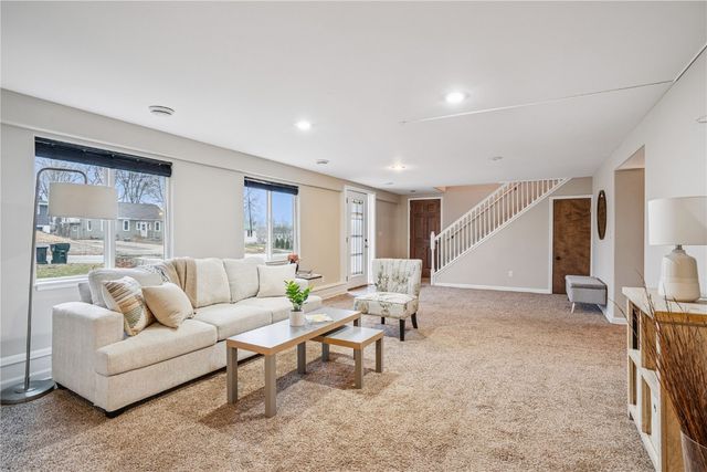 2944 Oakland Road NE, Cedar Rapids, IA 52402