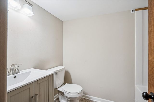 2944 Oakland Road NE, Cedar Rapids, IA 52402