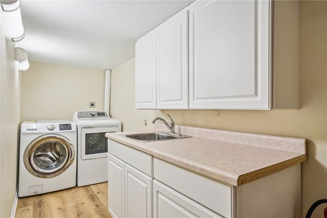 2944 Oakland Road NE, Cedar Rapids, IA 52402