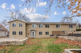 2944 Oakland Road NE, Cedar Rapids, IA 52402