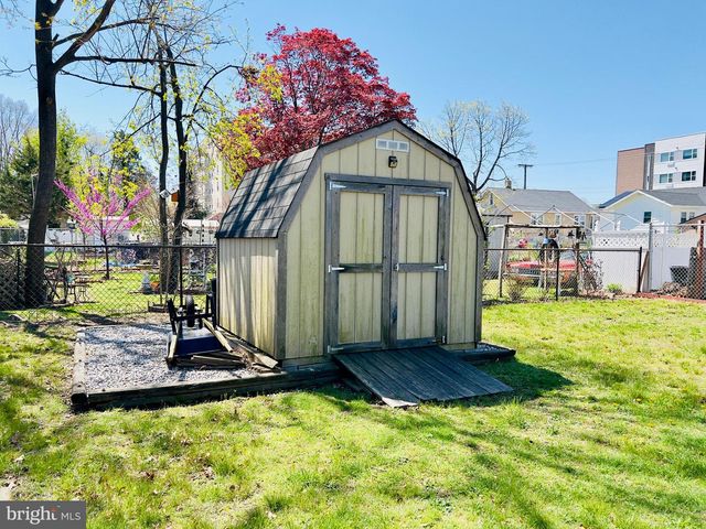 1049 E ALMOND STREET, Vineland, NJ 08360