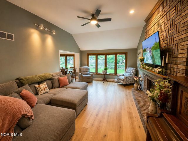8249 Hidden Forest Drive, Holland, OH 43528