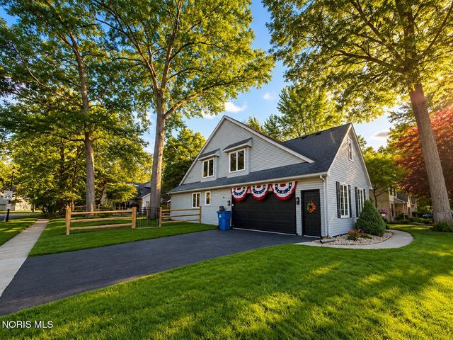 8249 Hidden Forest Drive, Holland, OH 43528