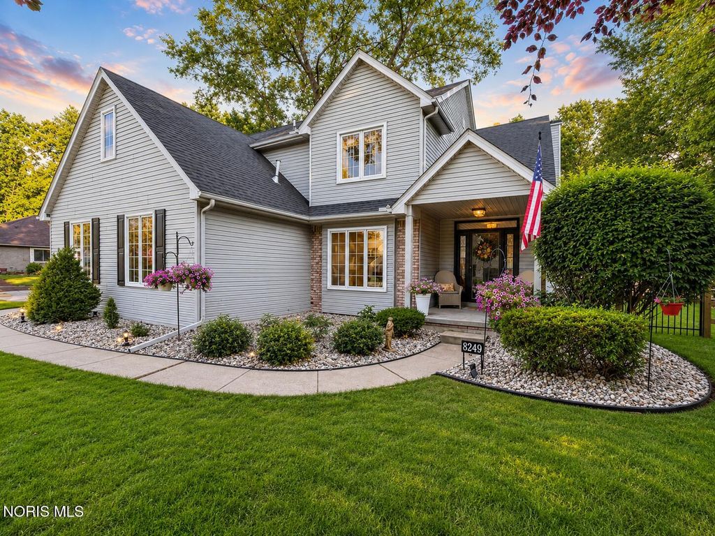 8249 Hidden Forest Drive, Holland, OH 43528