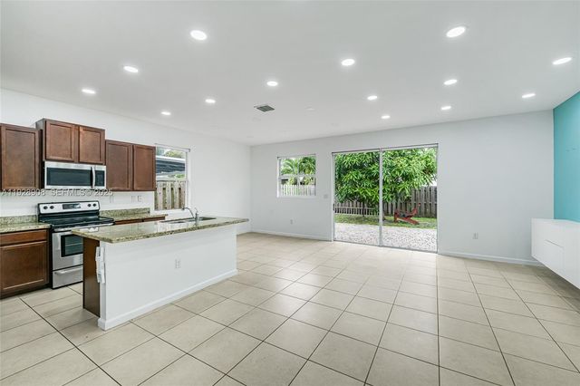 11863 SW 253rd Ter, Homestead, FL 33032