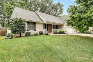 904 NW Oakridge Drive, Blue Springs, MO 64015