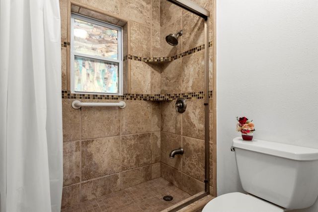 318 County Road 296d, Alvin, TX 77511