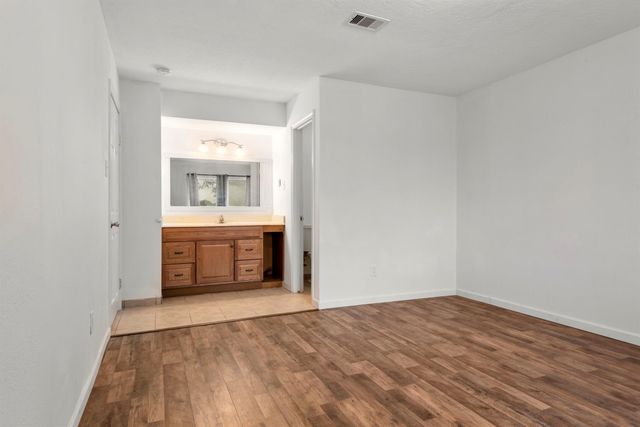 318 County Road 296d, Alvin, TX 77511