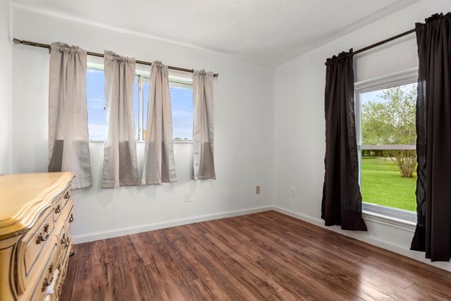 318 County Road 296d, Alvin, TX 77511