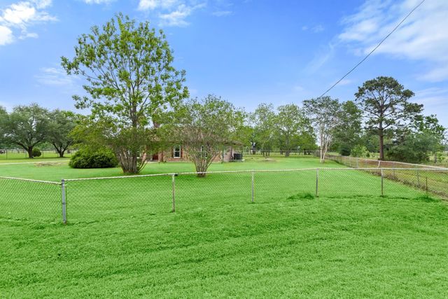 318 County Road 296d, Alvin, TX 77511