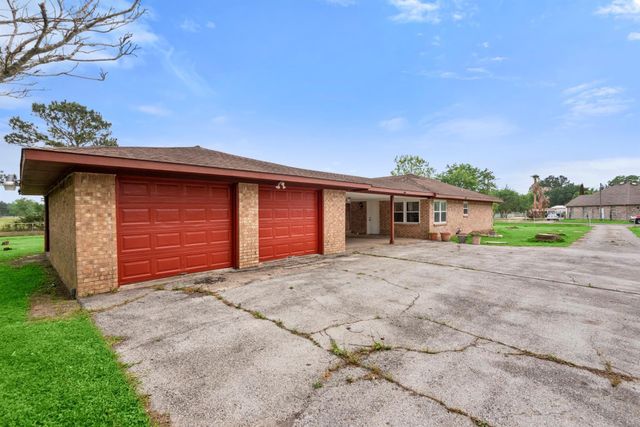 318 County Road 296d, Alvin, TX 77511