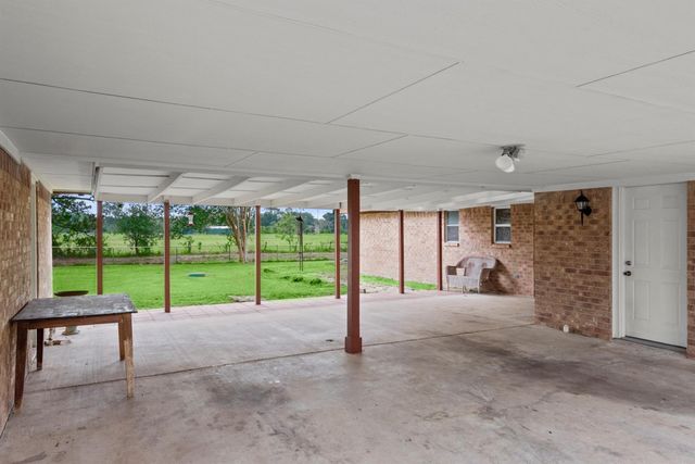 318 County Road 296d, Alvin, TX 77511