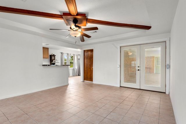 318 County Road 296d, Alvin, TX 77511
