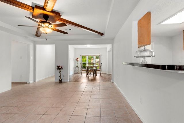 318 County Road 296d, Alvin, TX 77511