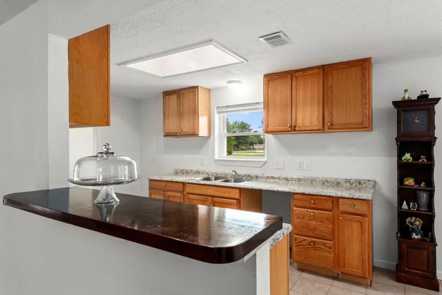 318 County Road 296d, Alvin, TX 77511