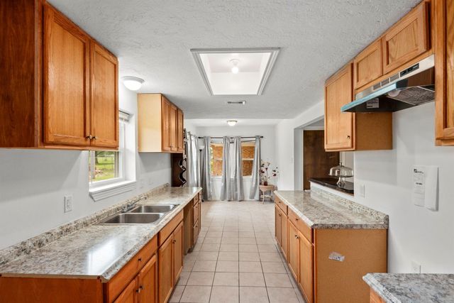 318 County Road 296d, Alvin, TX 77511